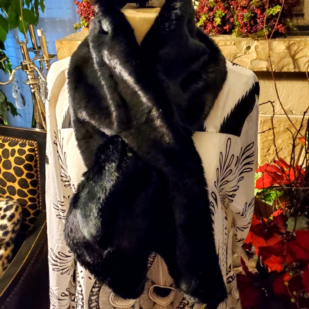Elizabeth Gillett NYC black faux fur stole
